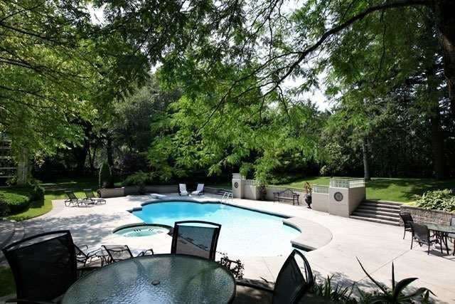 Toronto-houses-for-sale-Bridlepath_9