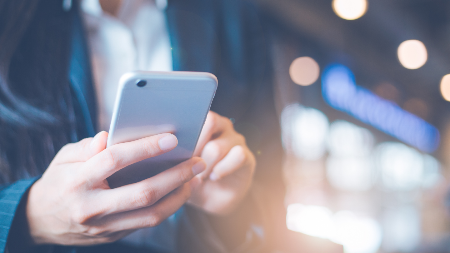 Using Online Reviews to Help Choose an Agent