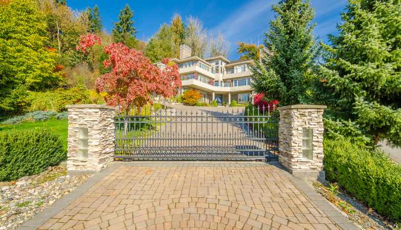 Kelowna Real Estate: 2023 Spotlight on Luxury