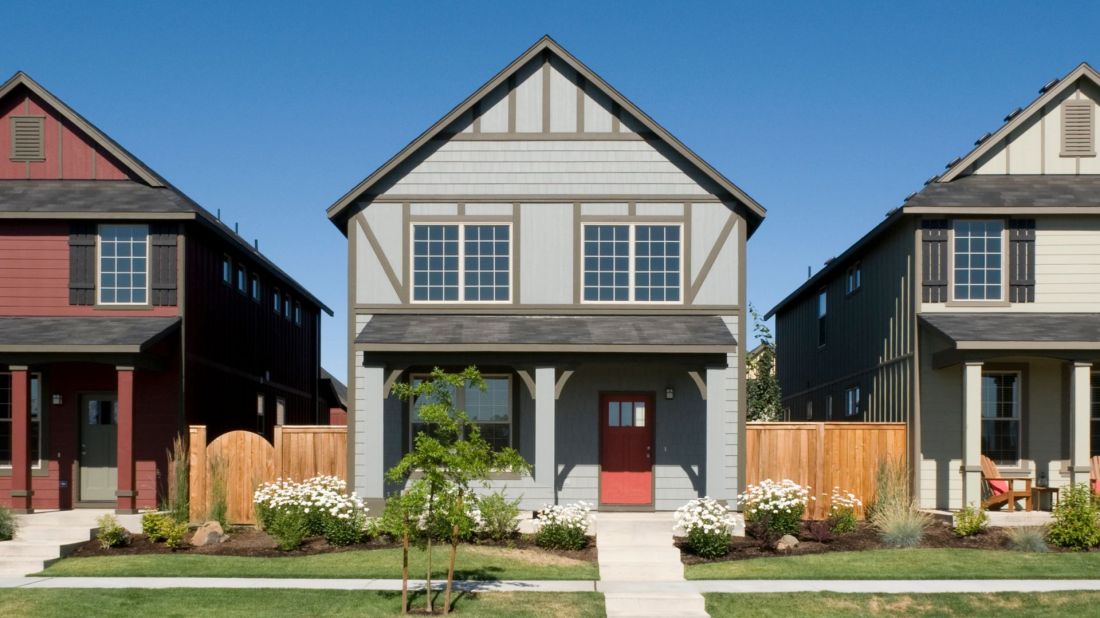 Houses in Toronto and Vancouver See Reno-Induced Price Growth