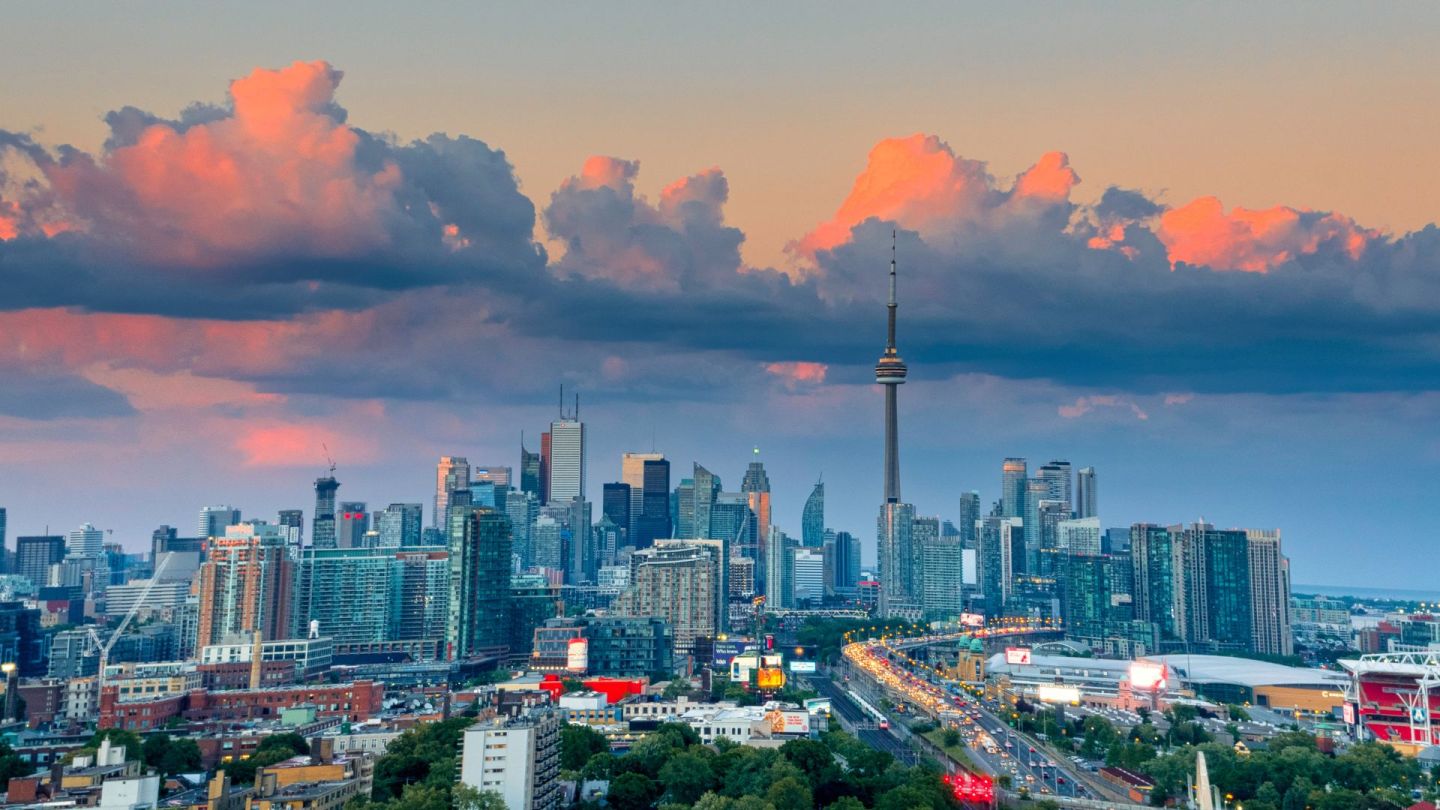Best Canadian Neighbourhoods for Big-City Lovers with Kids