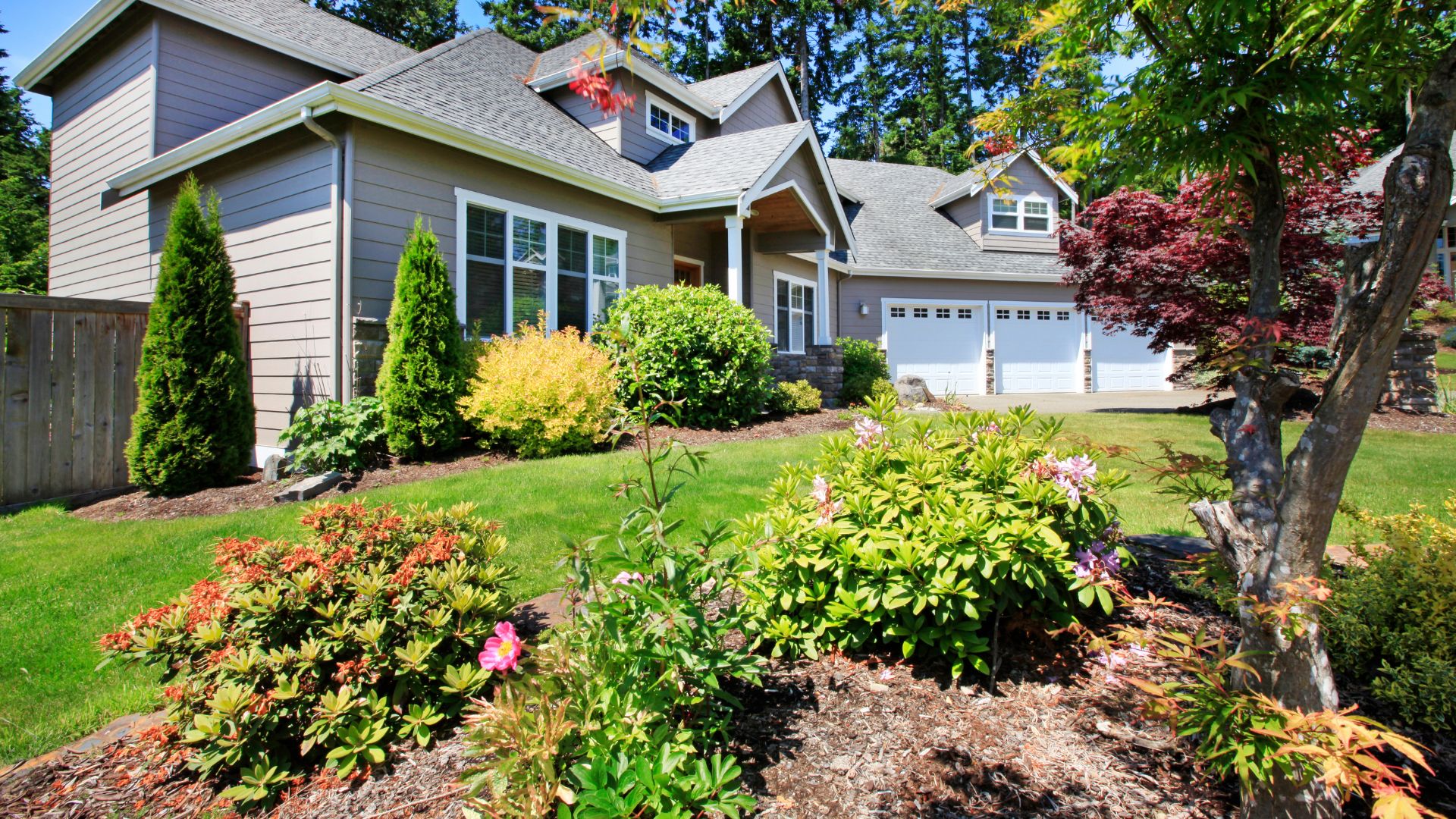 Boosting Your Home’s Curb Appeal for a Summer Sale